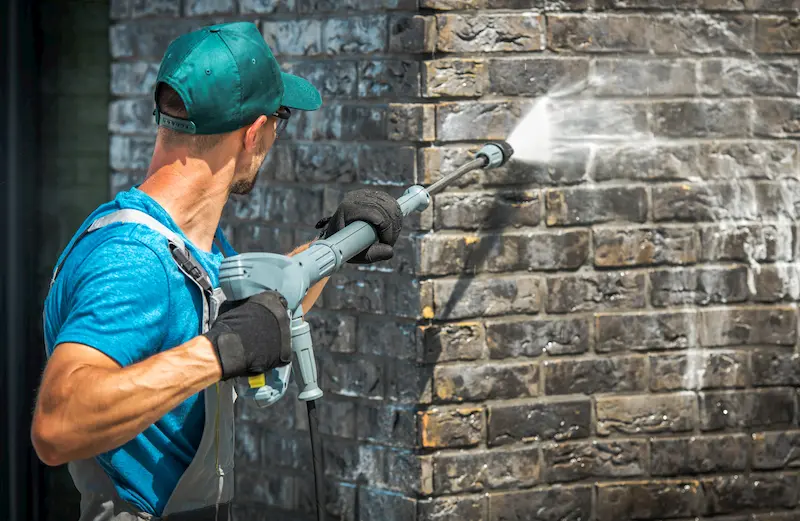 Pressure Washing in Fort Walton Beach: 5 Services to Compare